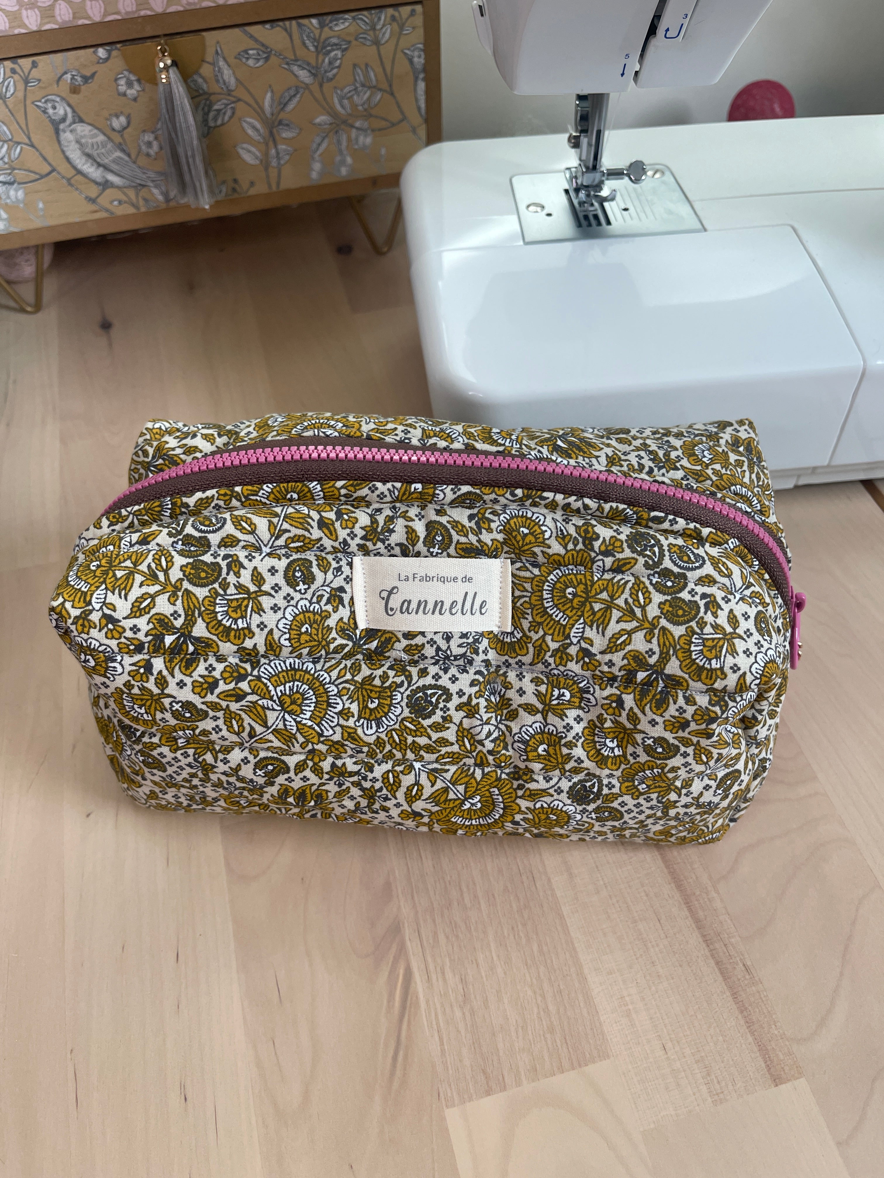 Trousse à maquillage  "Floraison Douce"