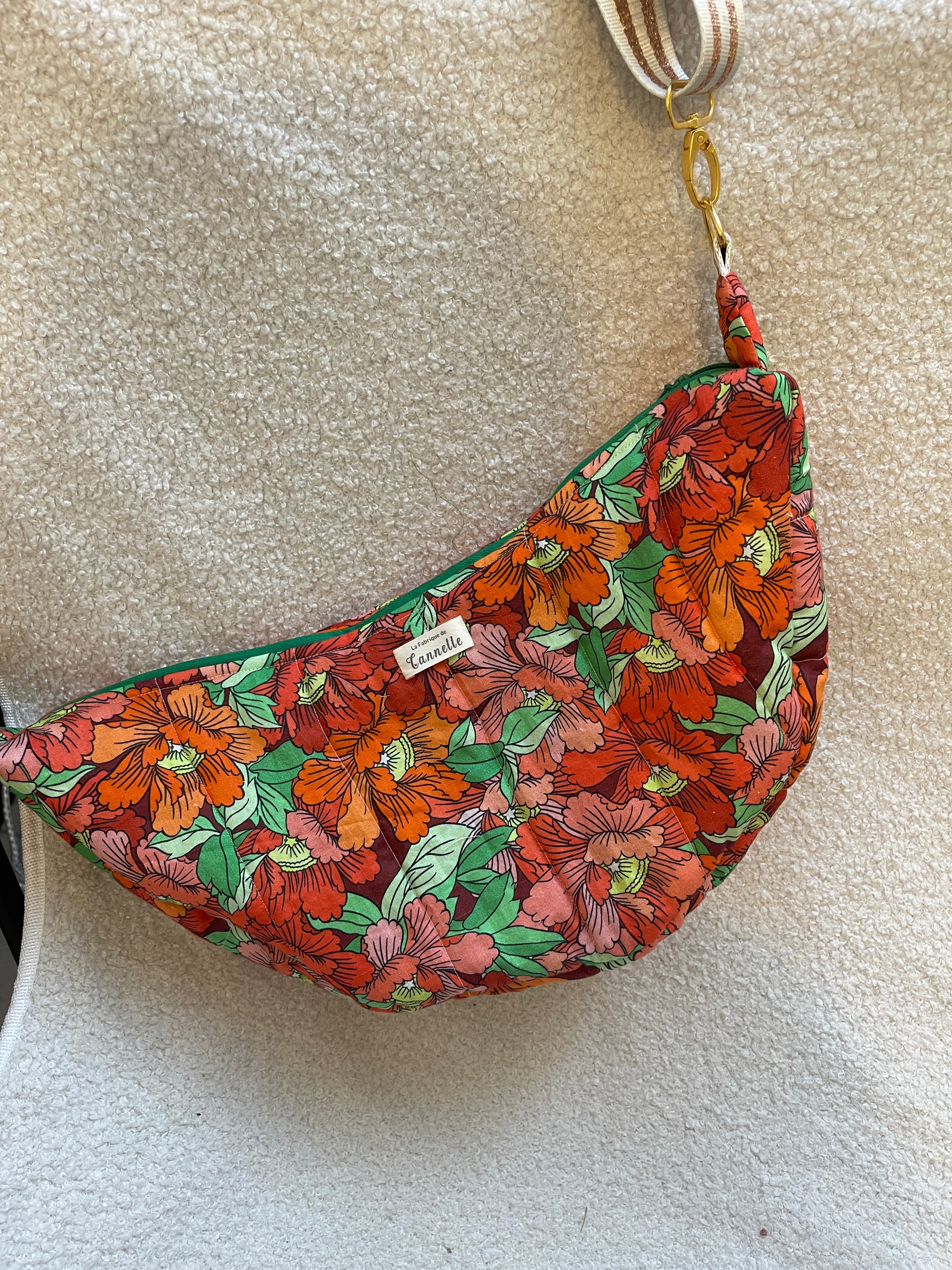 Sac demi-lune “Fleur Rouge”
