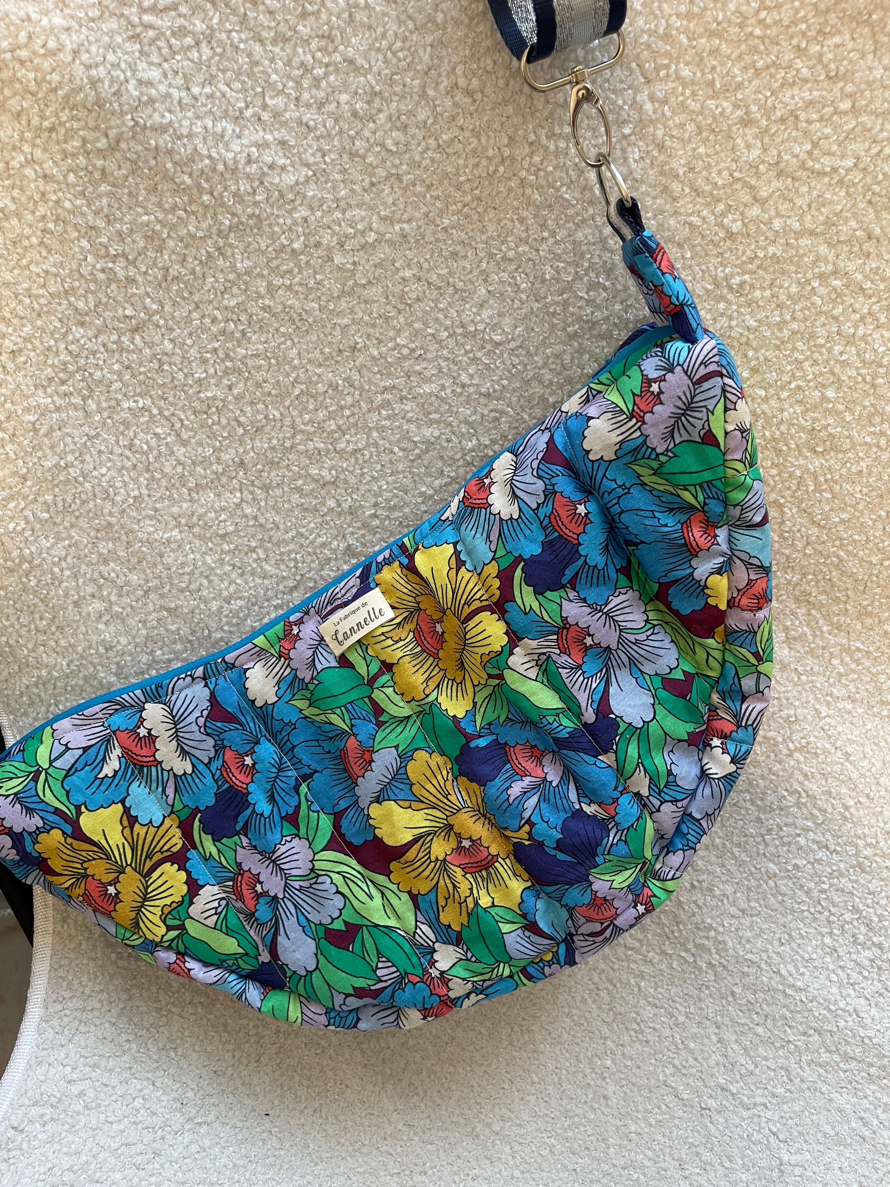 Sac demi-lune “Fleur Bleue”