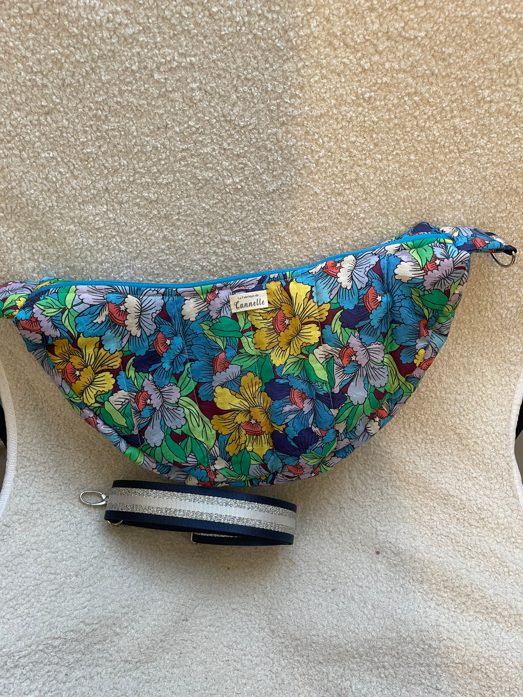 Sac demi-lune “Fleur Bleue”