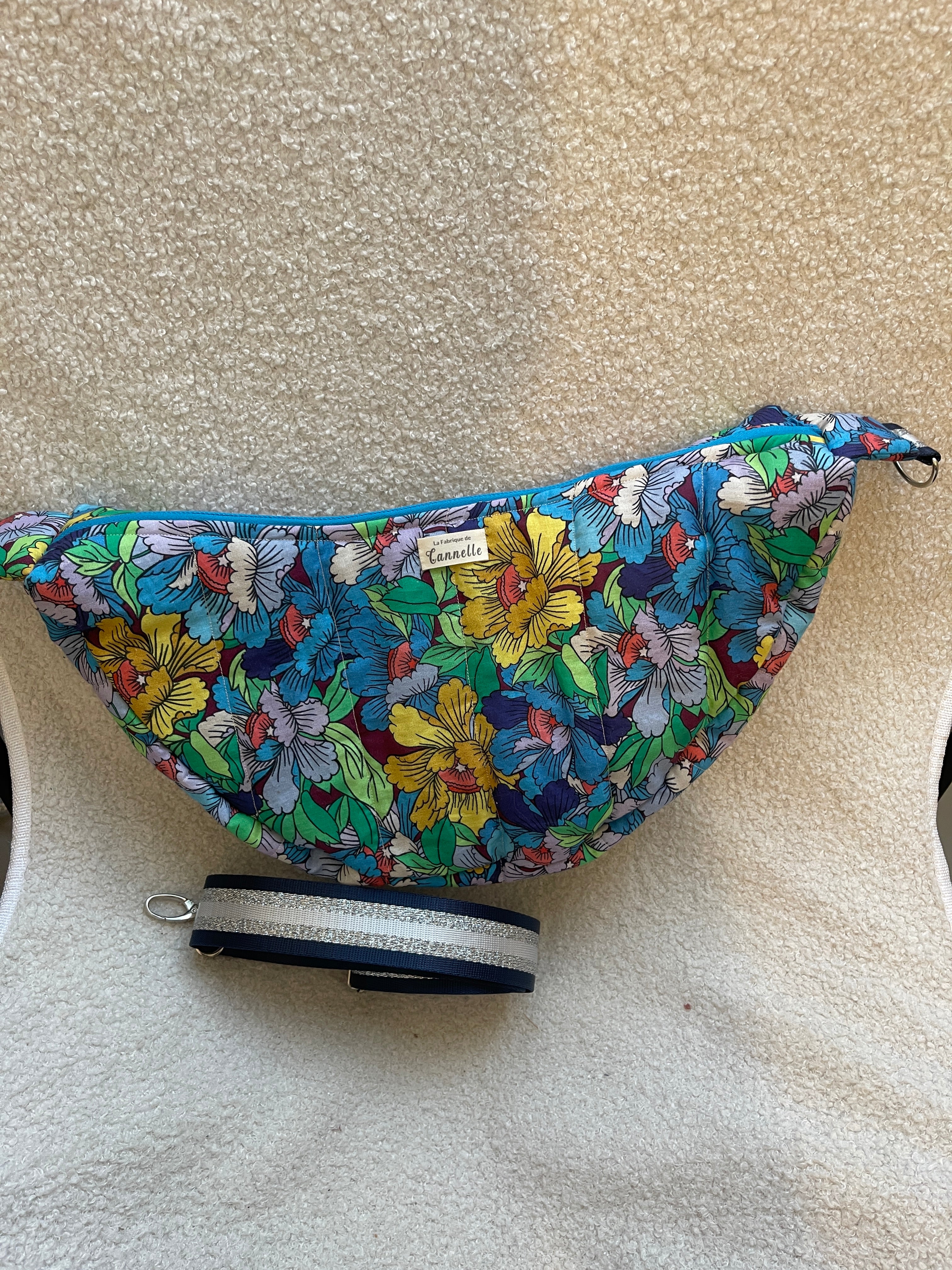 Sac demi-lune “Fleur Bleue”