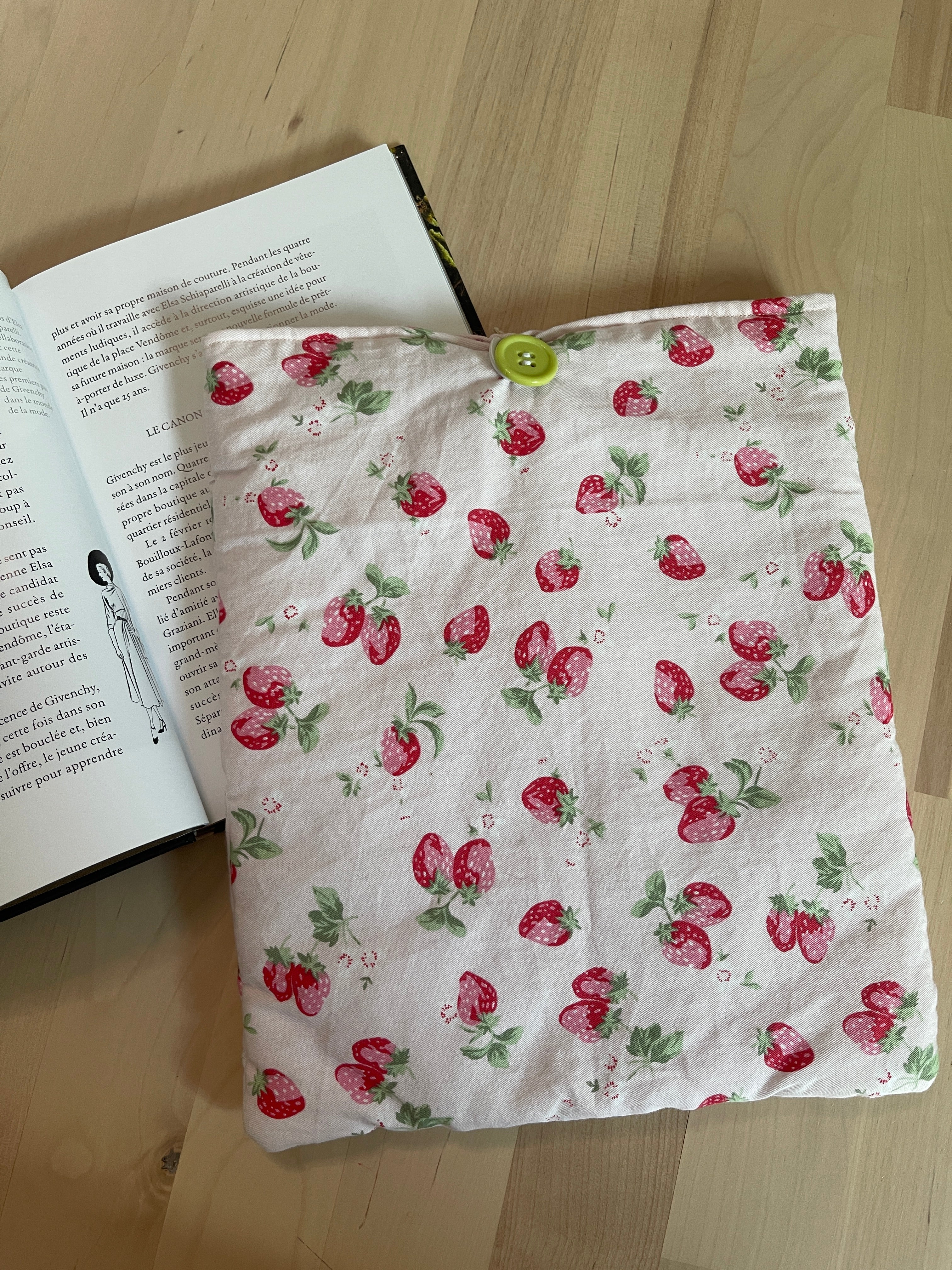 Pochette à livre broché "Petite Fraise"