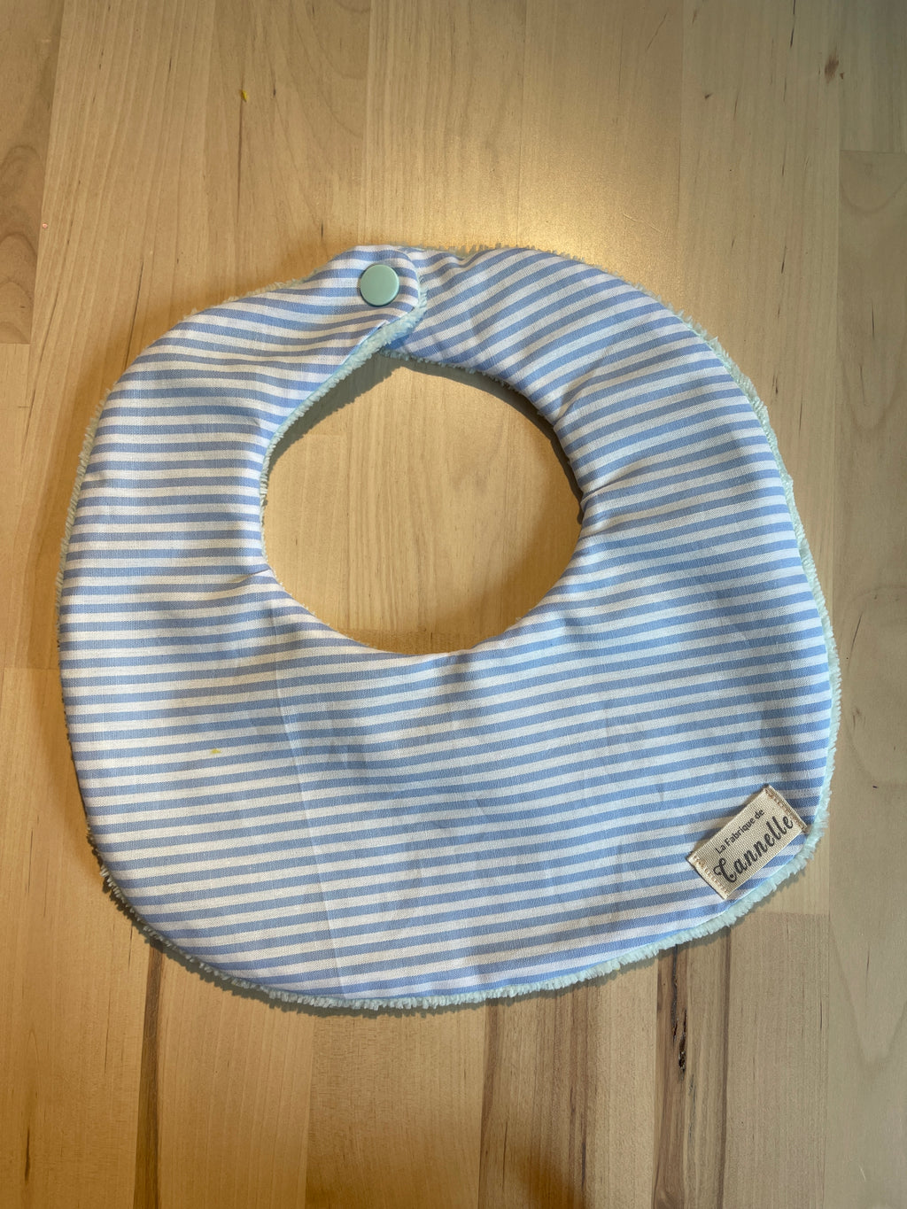 Bavoir " Petite rayure bleu"