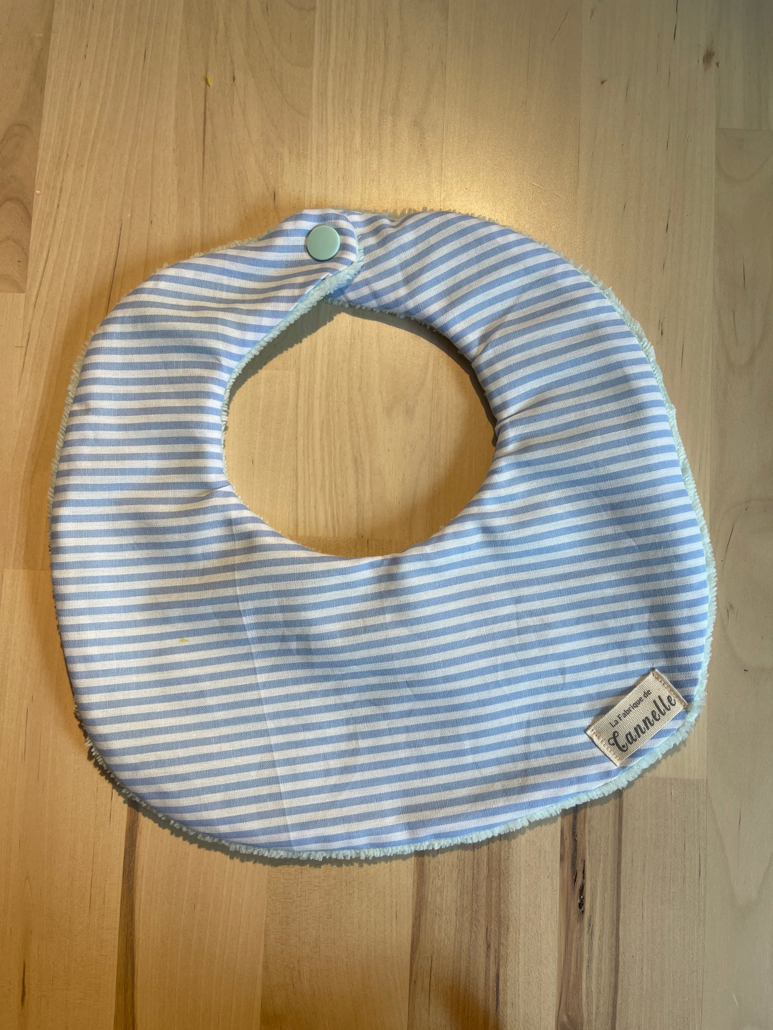 Bavoir " Petite rayure bleu"