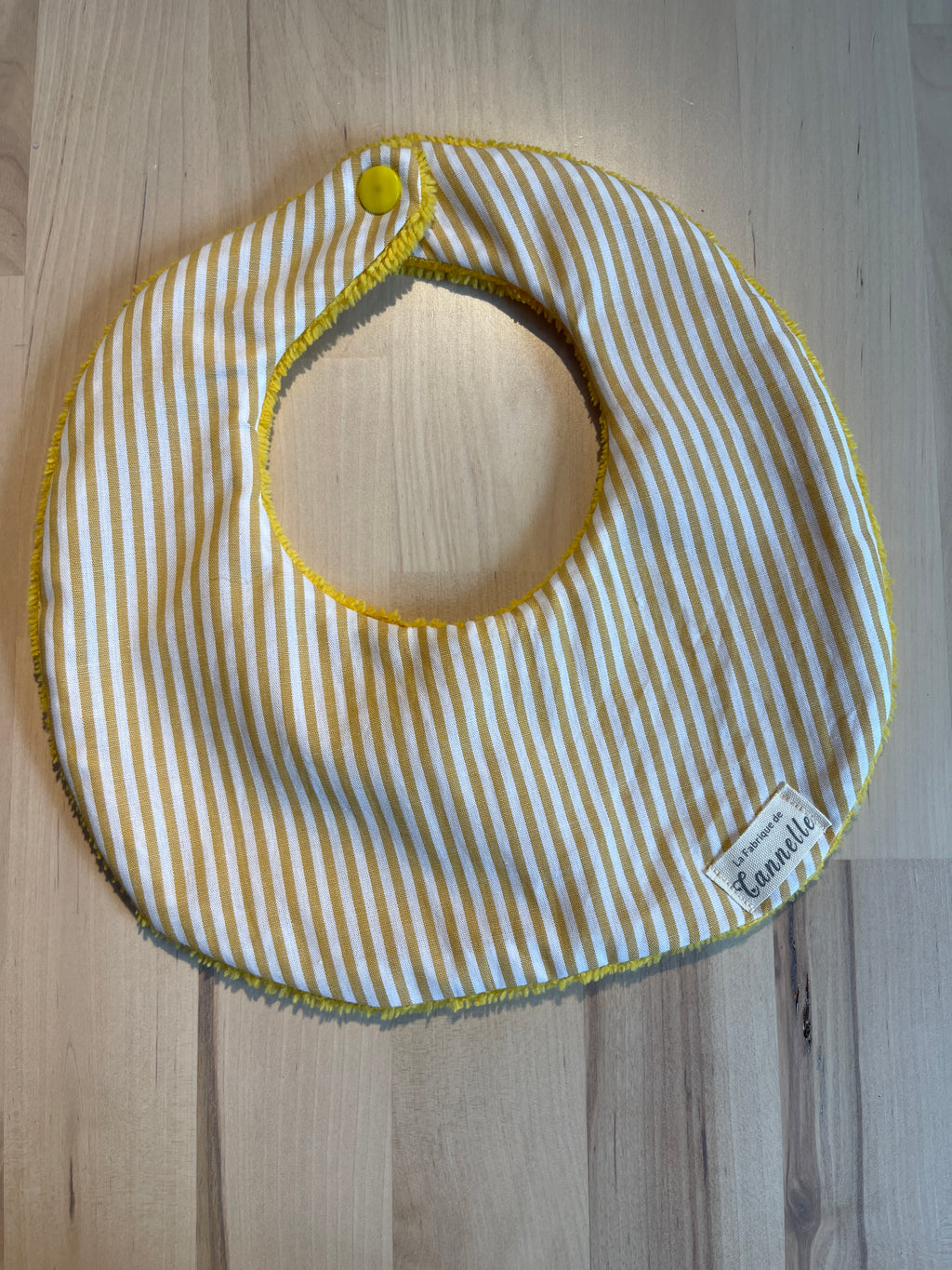 Bavoir "Petite rayure jaune"